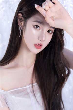 她娇美绝色，入宫后勾了皇帝心魂