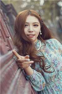 女帝权倾朝野,疯批大佬成了裙下臣