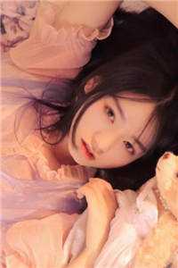 逃荒被丢下，我带空间躲深山种田