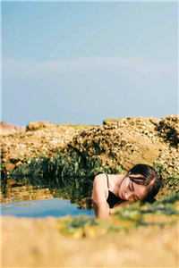 穿成团宠,怎么睁眼全家流放了?