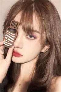 娱乐：徒手擒蛇，你说他是小鲜肉