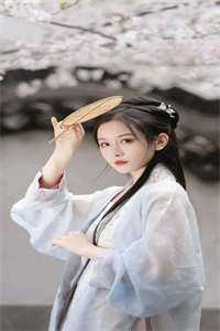 逃荒圣女，冰冷暴君总想图谋不轨全集