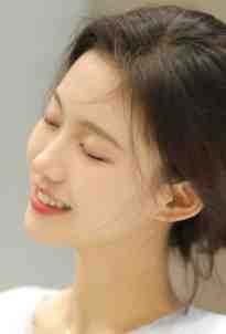 穿成假千金后,她靠系统走红了