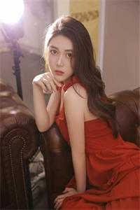 救命！开局就被青涩女帝带走了小说