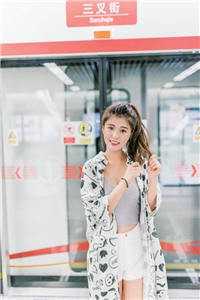 备受厌恶的妹妹死后,哥哥们提取她的记忆进行全球直播