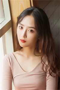 救命！开局就被青涩女帝带走了小说