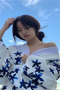 糊咖茶又媚，大佬私下哄着求亲亲全文