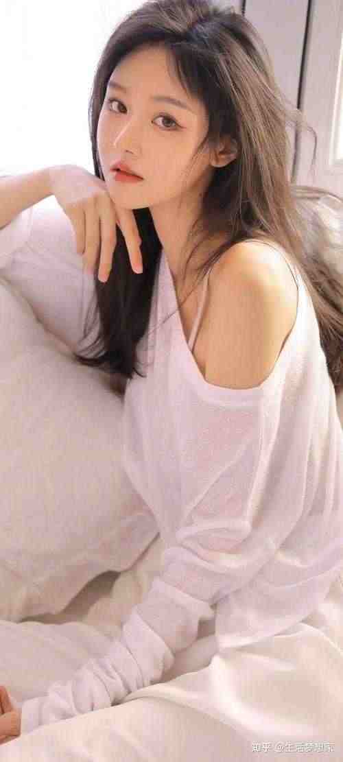 半夜和尸体吹逼的我，被呆妹直播